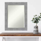 Amanti Art Miroir mural encadré rustique 23 po x 29 po, gris : verre biseauté, cadre en polystyrène, aucun assemblage requis