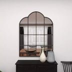 Miroir mural en métal inspiré des vitres de fenêtre avec dessus cintrés et clous noir - Olivia & May