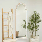 Miroir mural inspiré d'une fenêtre en bois avec dessus arqué marron - Olivia & May : Accrochage vertical, Décoration de maison de campagne