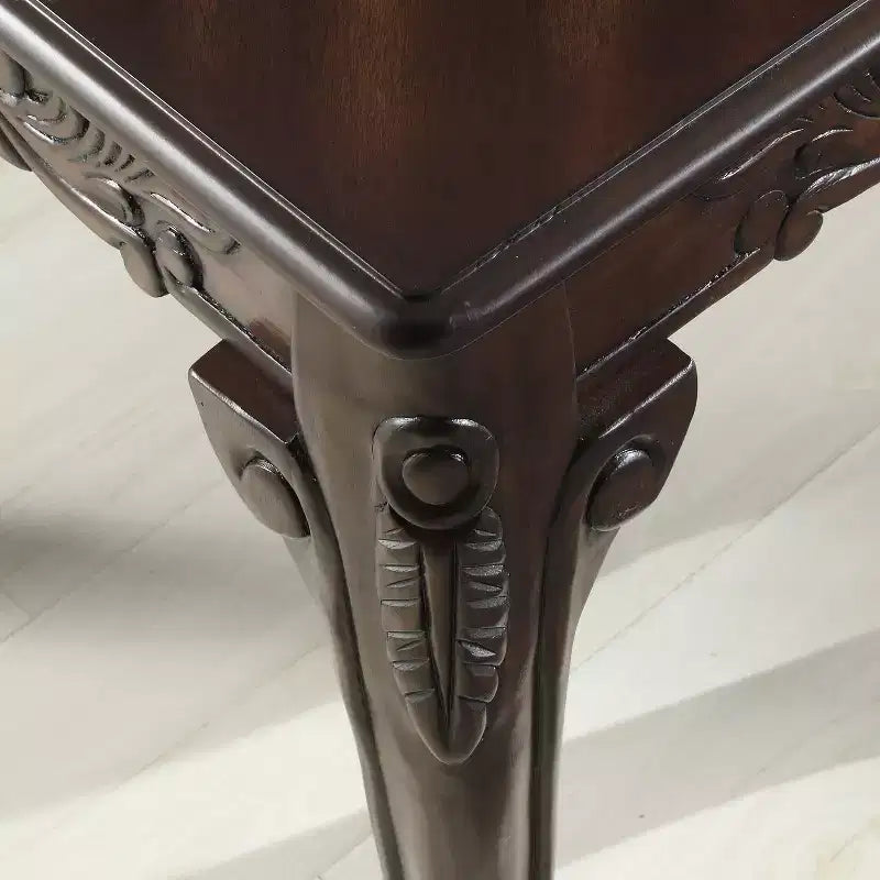Table basse en bois Roundhill Furniture à détails ornementés traditionnels, finition cerisier foncé