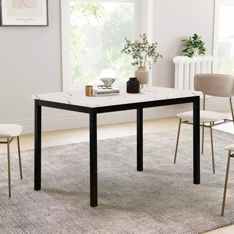 Ensemble de salle à manger en métal Citico de Roundhill Furniture avec plateau en faux marbre stratifié, table blanche et chaises noires, 5 pièces