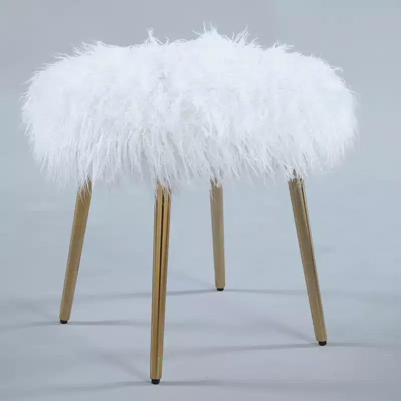 Pouf d'appoint en fausse fourrure Ravni de Roundhill Furniture avec pieds dorés