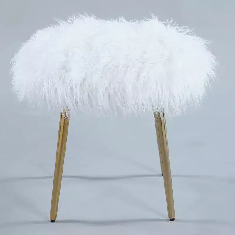 Pouf d'appoint en fausse fourrure Ravni de Roundhill Furniture avec pieds dorés