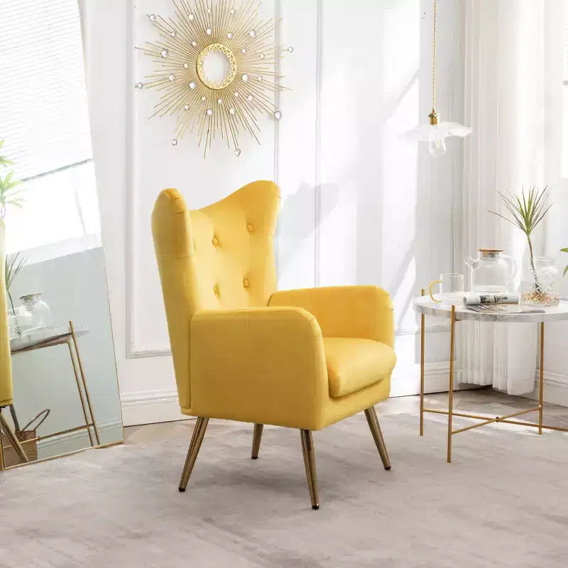 Fauteuil d'appoint en velours capitonné à dossier haut Sovarol de Roundhill Furniture, jaune