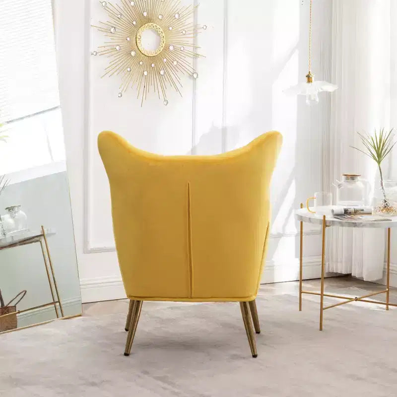 Fauteuil d'appoint en velours capitonné à dossier haut Sovarol de Roundhill Furniture, jaune
