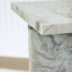 Table d'appoint en marbre blanc et vert Deaconwell de Signature Design by Ashley