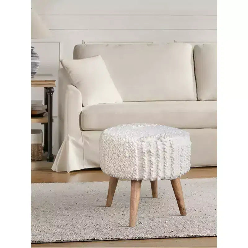Tabouret surdimensionné tissé main en patchwork de bouclette blanche
