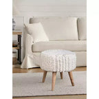 Tabouret surdimensionné tissé main en patchwork de bouclette blanche
