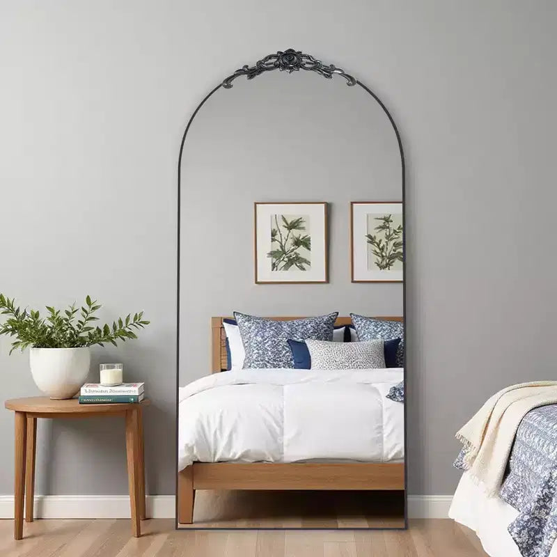 Miroir en bois pleine longueur avec cadre en arche à angle droit