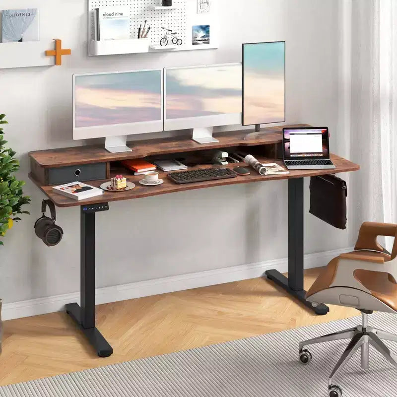 Bureau électrique assis-debout Costway 63 x 24 avec 2 tiroirs, support de moniteur, étagère de rangement, marron/noir/blanc