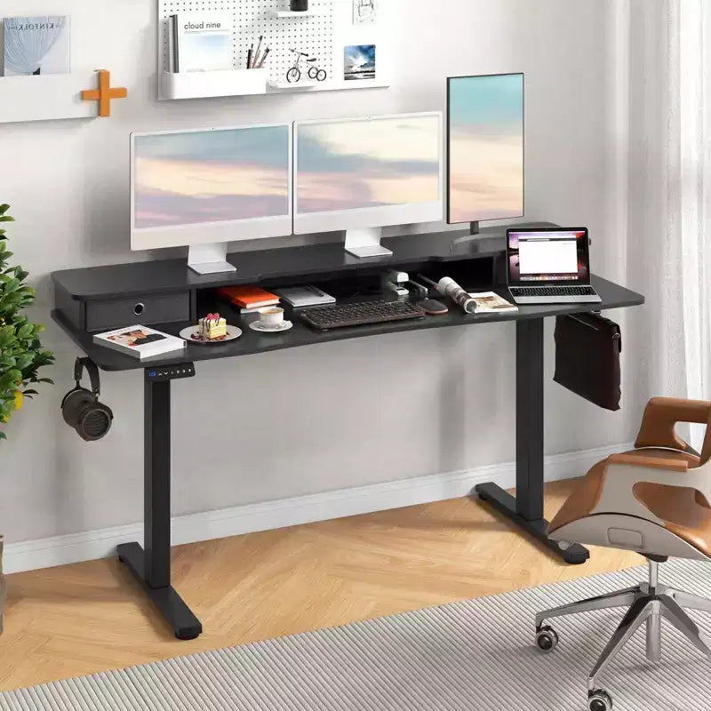 Bureau électrique assis-debout Costway 63 x 24 avec 2 tiroirs, support de moniteur, étagère de rangement, marron/noir/blanc