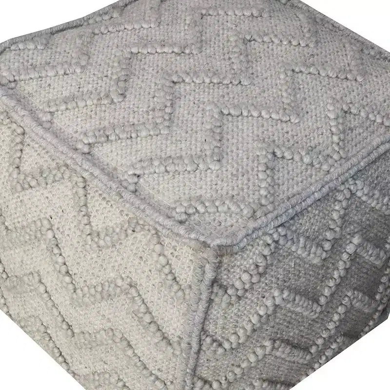 HomeRoots Pouf-Ottoman Cube Chevron 18 po en mélange de laine et de coton gris