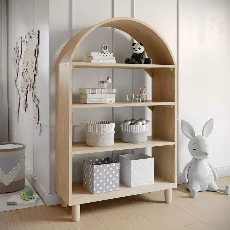 Bibliothèque ouverte en bois Buzz & Bloom avec dessus arrondi couvert, 4 étagères et pieds cylindriques
