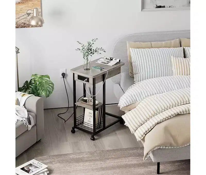 Table d'appoint pliante en C avec station de charge intégrée, ports USB et prises pour salon et chambre - Design compact et étroit
