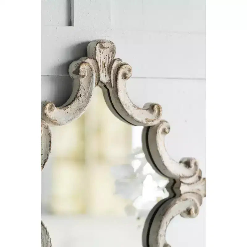 Miroir mural décoratif blanc de 30 x 23,5 pouces avec motifs de volutes
