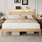 Cadre de lit Queen Boho en rotin Bois naturel avec lumières LED Station de charge Tête de lit avec rangement Lit plateforme Pas de sommier Lit moderne de chambre à coucher