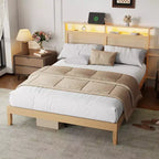 Cadre de lit Queen Boho en rotin Bois naturel avec lumières LED Station de charge Tête de lit avec rangement Lit plateforme Pas de sommier Lit moderne de chambre à coucher