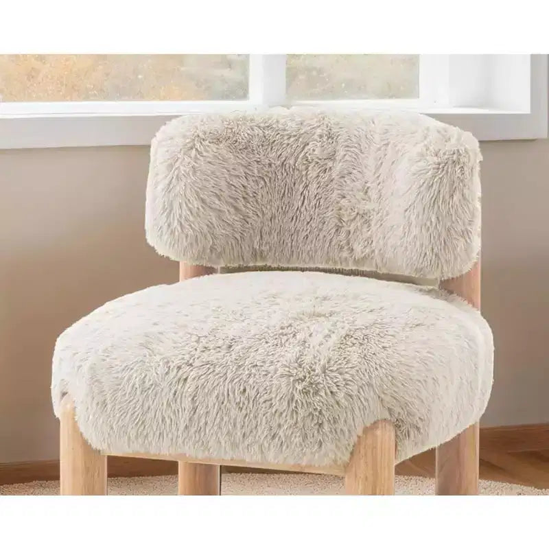 Fauteuil d'appoint sans accoudoirs en peluche de luxe en fausse fourrure, pieds en bois élégants pour salon, chambre, appartement ou balcon - Panipeachy