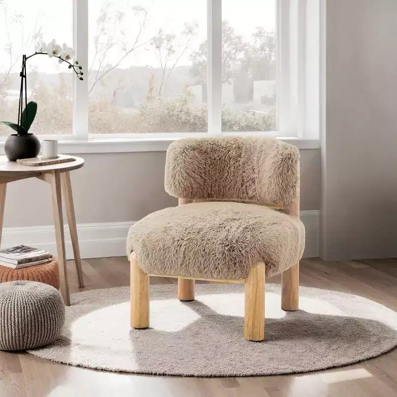 Fauteuil d'appoint sans accoudoirs en peluche de luxe en fausse fourrure, pieds en bois élégants pour salon, chambre, appartement ou balcon - Panipeachy
