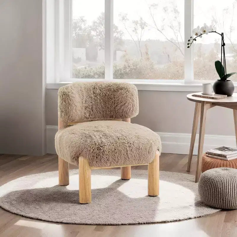 Fauteuil d'appoint sans accoudoirs en peluche de luxe en fausse fourrure, pieds en bois élégants pour salon, chambre, appartement ou balcon - Panipeachy