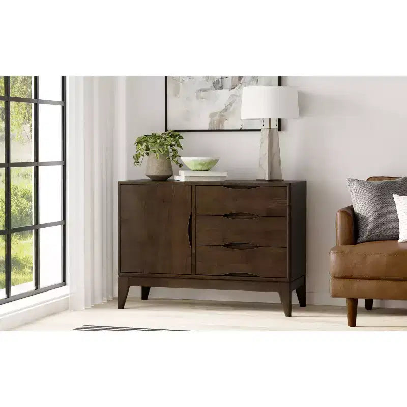 Buffet Pearson en bois massif de 42 po de large avec 3 tiroirs, style moderne du milieu du siècle, couleur noyer brun