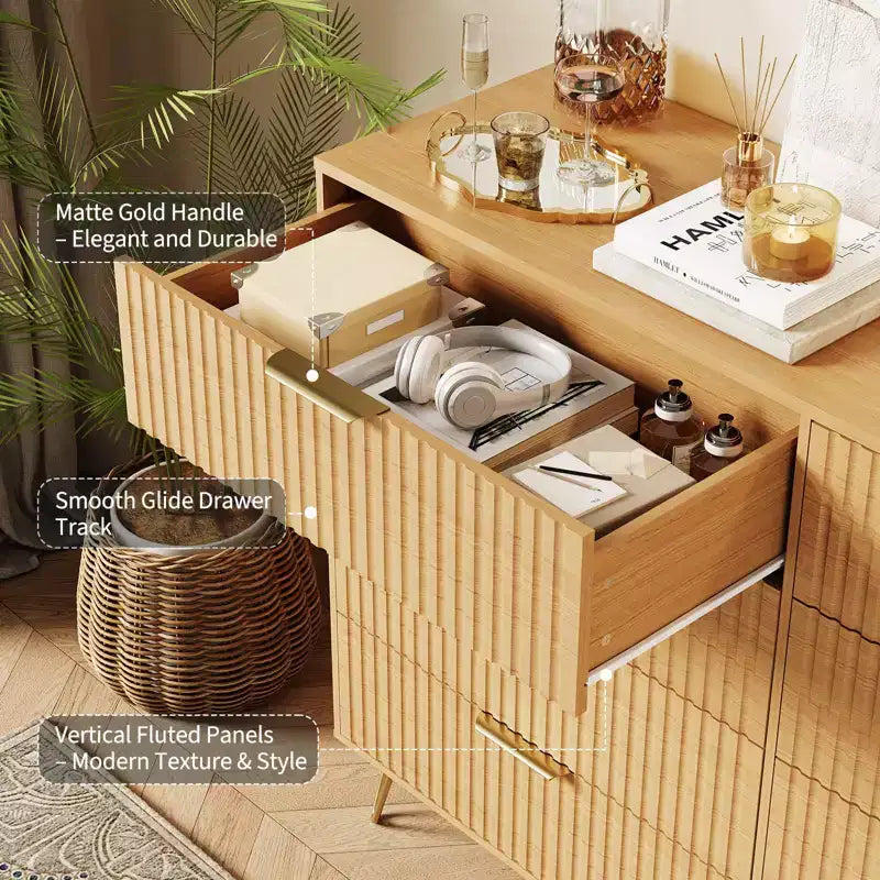 Commode cannelée COZONY avec 8 tiroirs, commode en bois moderne de 140 cm de large avec poignées métalliques, commode de chambre et meuble TV pour salon