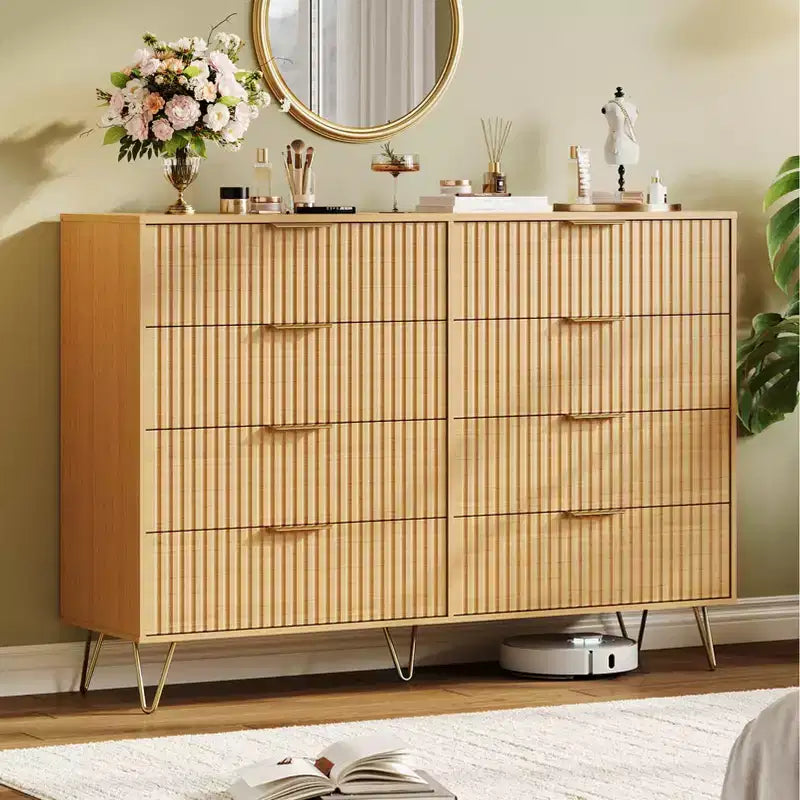 Commode cannelée COZONY avec 8 tiroirs, commode en bois moderne de 140 cm de large avec poignées métalliques, commode de chambre et meuble TV pour salon
