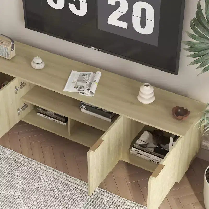Meuble TV moderne VIYET 69 cannelé pour téléviseurs de plus de 55 pouces, console média en MDF noir avec 4 portes de rangement et pieds dorés