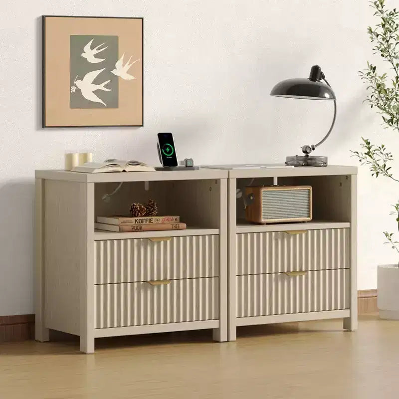 Table de chevet cannelée avec station de recharge, table de chevet moderne de 50 cm avec 2 tiroirs coulissants en bois, étagère ouverte, ports USB, prises de courant, table d'appoint de chambre, blanc