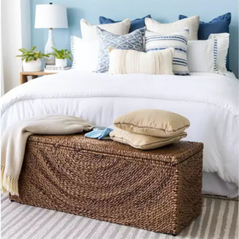 Banc de rangement en fibres naturelles tressées pour chambre à coucher – Banc ottoman élégant avec compartiment secret pour couvertures dans le salon – 19 po, marron et beige