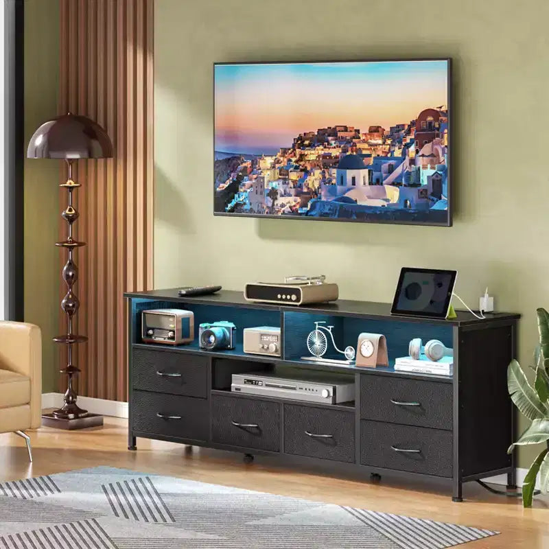 Meuble TV Qwatto noir de 55 pouces avec station de charge, lumières LED, 6 tiroirs en tissu, centre de divertissement pour téléviseurs jusqu'à 60 pouces, console multimédia