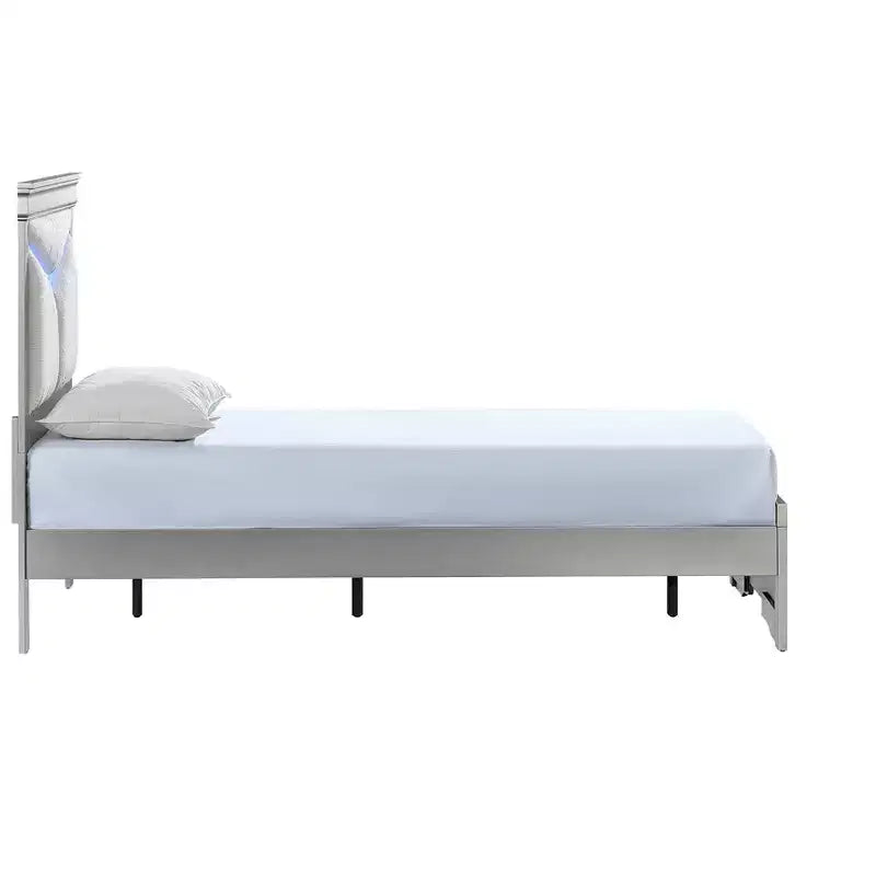 Lit Lorana de Passion Furniture avec cadre en bois argent champagne et tête de lit à panneau double avec éclairage DEL