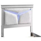 Lit Lorana de Passion Furniture avec cadre en bois argent champagne et tête de lit à panneau double avec éclairage DEL