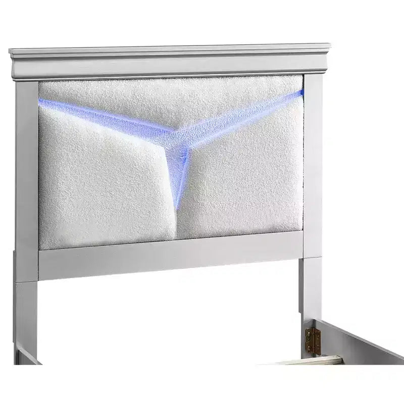 Lit Lorana de Passion Furniture avec cadre en bois argent champagne et tête de lit à panneau double avec éclairage DEL