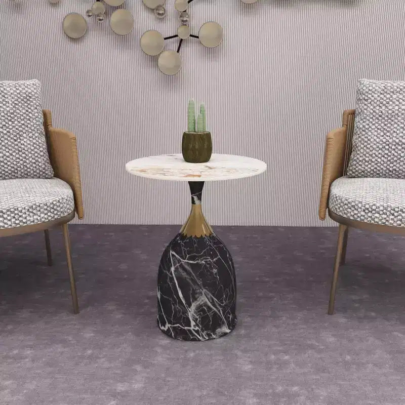 Chaise de salle à manger moderne LeisureMod Kora en similicuir – Assise rembourrée avec pieds en acier épurés