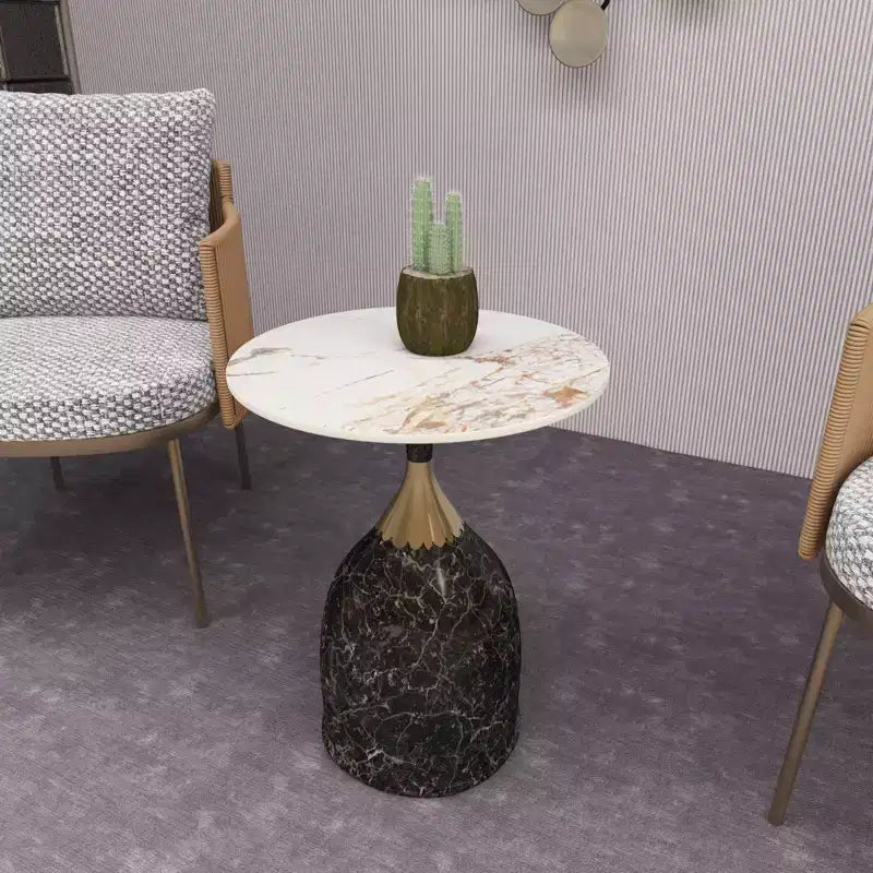Chaise de salle à manger moderne LeisureMod Kora en similicuir – Assise rembourrée avec pieds en acier épurés