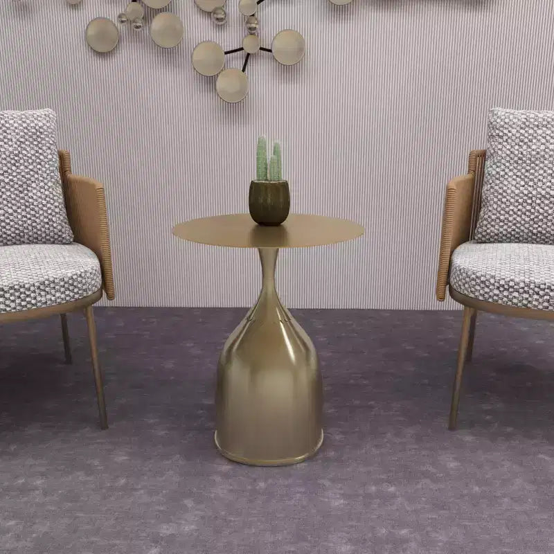 Chaise de salle à manger moderne LeisureMod Kora en similicuir – Assise rembourrée avec pieds en acier épurés
