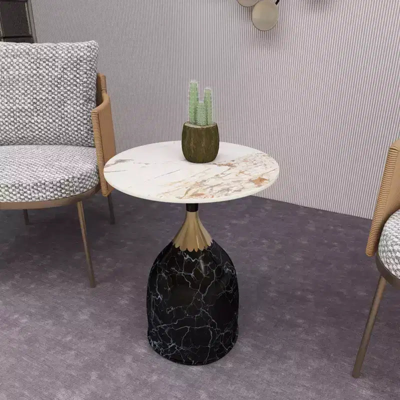 Chaise de salle à manger moderne LeisureMod Kora en similicuir – Assise rembourrée avec pieds en acier épurés