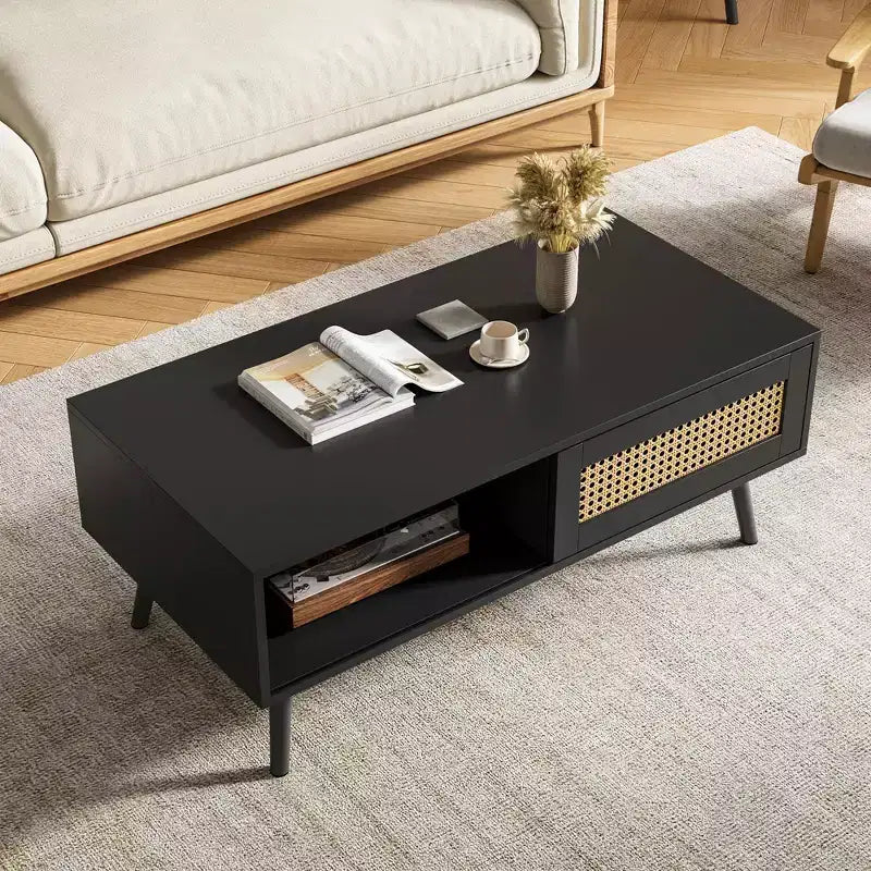 Table basse bohème en rotin, table basse moderne de 100 cm avec porte coulissante et étagère ouverte, table de salon étanche en bois avec patins antidérapants