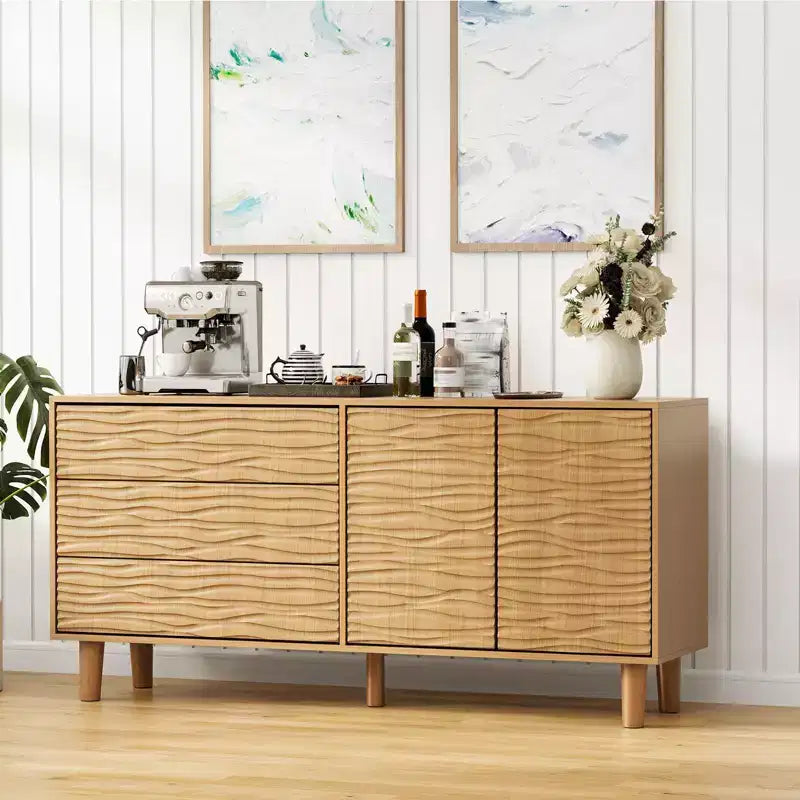 Bahut de 61 po style Mid-Century avec rainures ondulées – 3 tiroirs et étagère réglable pour cuisine, salle à manger, salon – Marron Teck