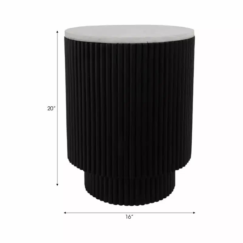 Table d'appoint avec base cannelée noire et plateau en marbre blanc – Pièce d'accent moderne pour petits espaces et décoration intérieure
