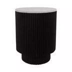 Table d'appoint avec base cannelée noire et plateau en marbre blanc – Pièce d'accent moderne pour petits espaces et décoration intérieure
