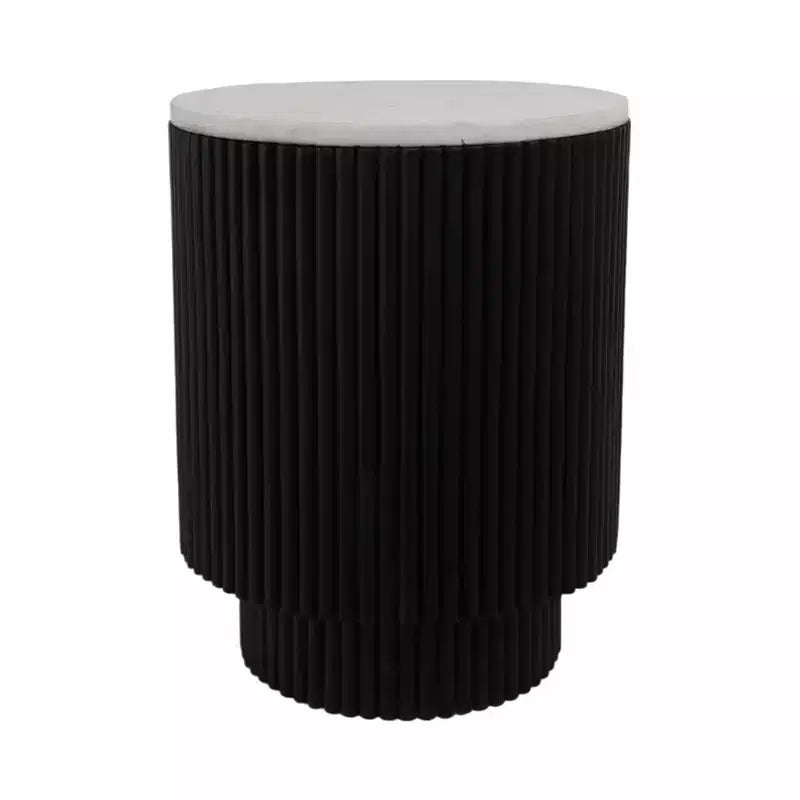 Table d'appoint avec base cannelée noire et plateau en marbre blanc – Pièce d'accent moderne pour petits espaces et décoration intérieure