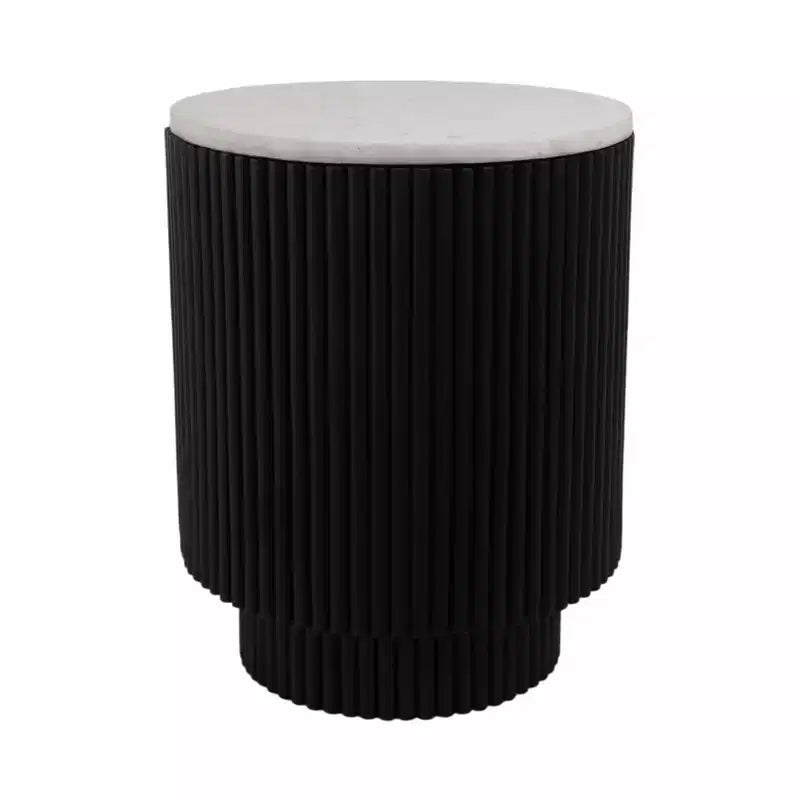 Table d'appoint avec base cannelée noire et plateau en marbre blanc – Pièce d'accent moderne pour petits espaces et décoration intérieure