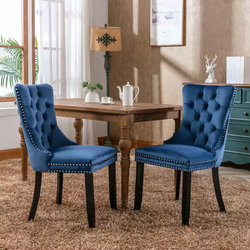 Chaises de salle à manger modernes en velours capitonné Harrington Collection, pieds en bois massif avec garniture cloutée, lot de 2 chaises d'appoint rembourrées contemporaines, bleu marine