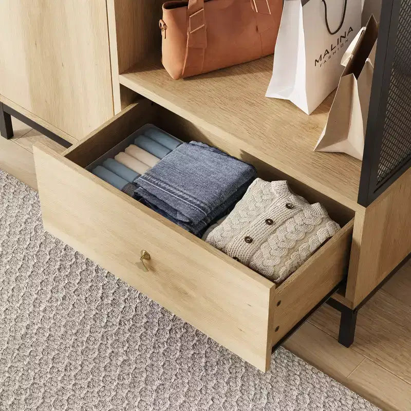 Meuble de rangement autoportant avec étagères et tringle à vêtements, portemanteau moderne en métal avec côtés en maille et tiroir