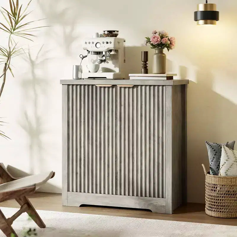 Buffet en bois cannelé moderne avec portes et étagères, console élégante pour salon, salle à manger et couloir