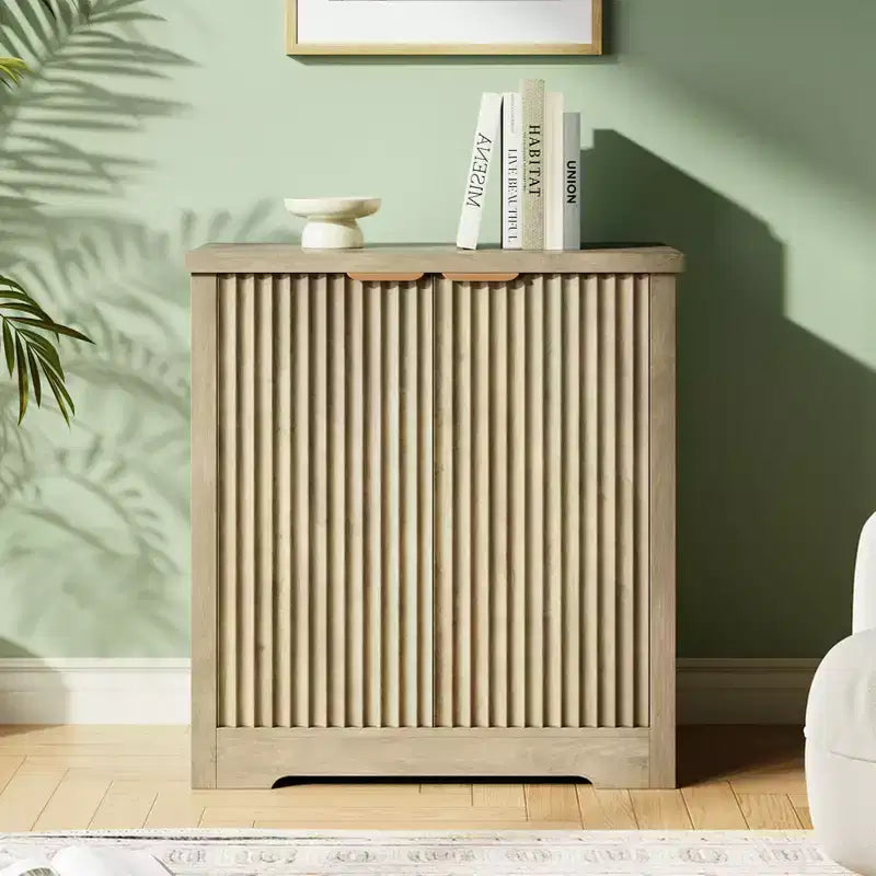 Buffet en bois cannelé moderne avec portes et étagères, console élégante pour salon, salle à manger et couloir