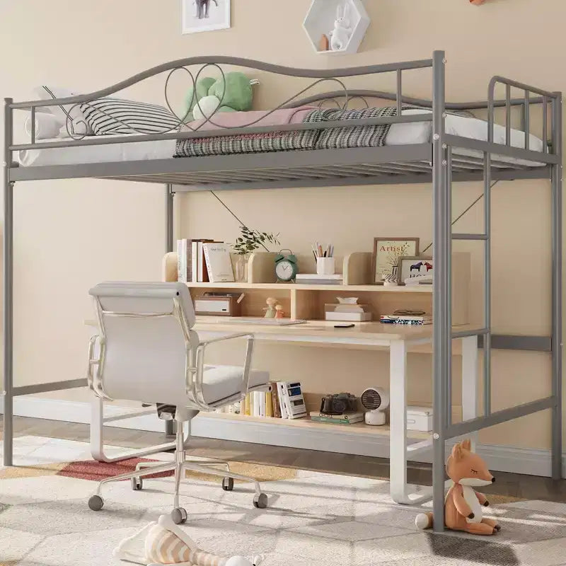 Lit mezzanine simple. Cadre en métal robuste, échelle amovible, barrières de sécurité pleine longueur, capacité de charge de 180 kg, pas besoin de sommier.