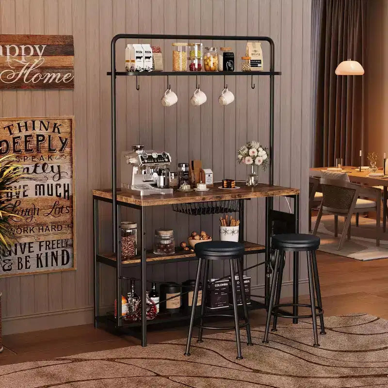 Îlot de cuisine industriel avec prise de courant et 2 tabourets de bar, étagère à 3 niveaux avec 5 crochets, table de bar à café pour four à micro-ondes pour salle à manger